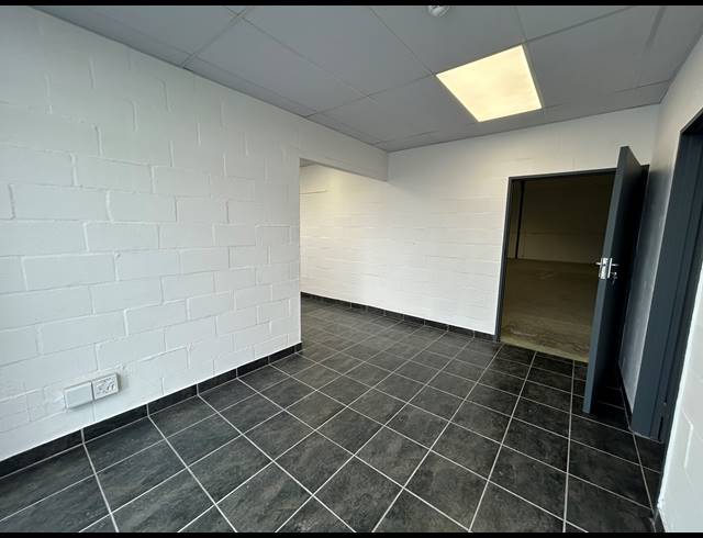362M² WAREHOUSE TO LET IN RETREAT